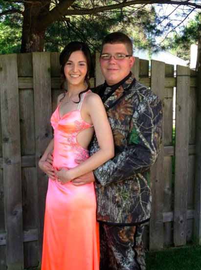 Funny Redneck Prom Picture - SlightlyQualified.com Funny Pics