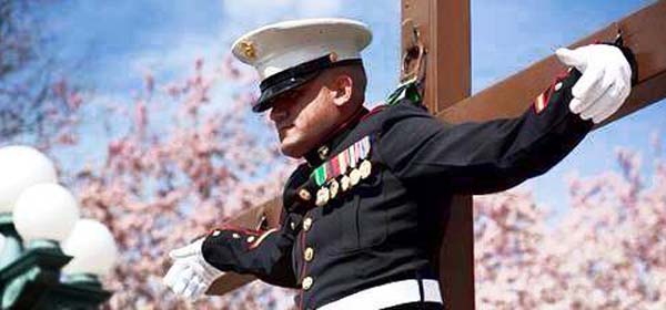 US Marine Hangs on Cross in Washington DC in Protest - SlightlyQualified.com